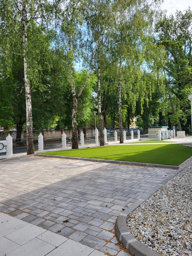 Villa Bauhaus Wellness Apart-Hotel Шіофок Екстер'єр фото