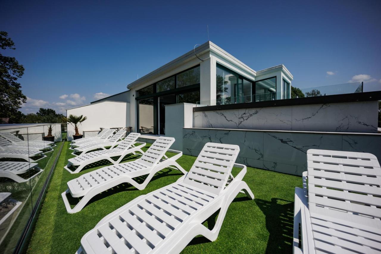 Villa Bauhaus Wellness Apart-Hotel Шіофок Екстер'єр фото