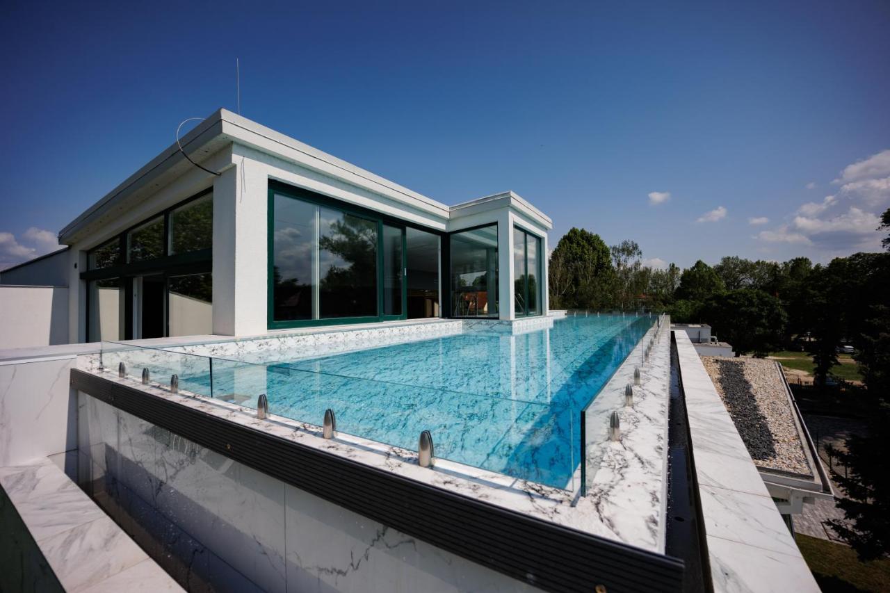 Villa Bauhaus Wellness Apart-Hotel Шіофок Екстер'єр фото