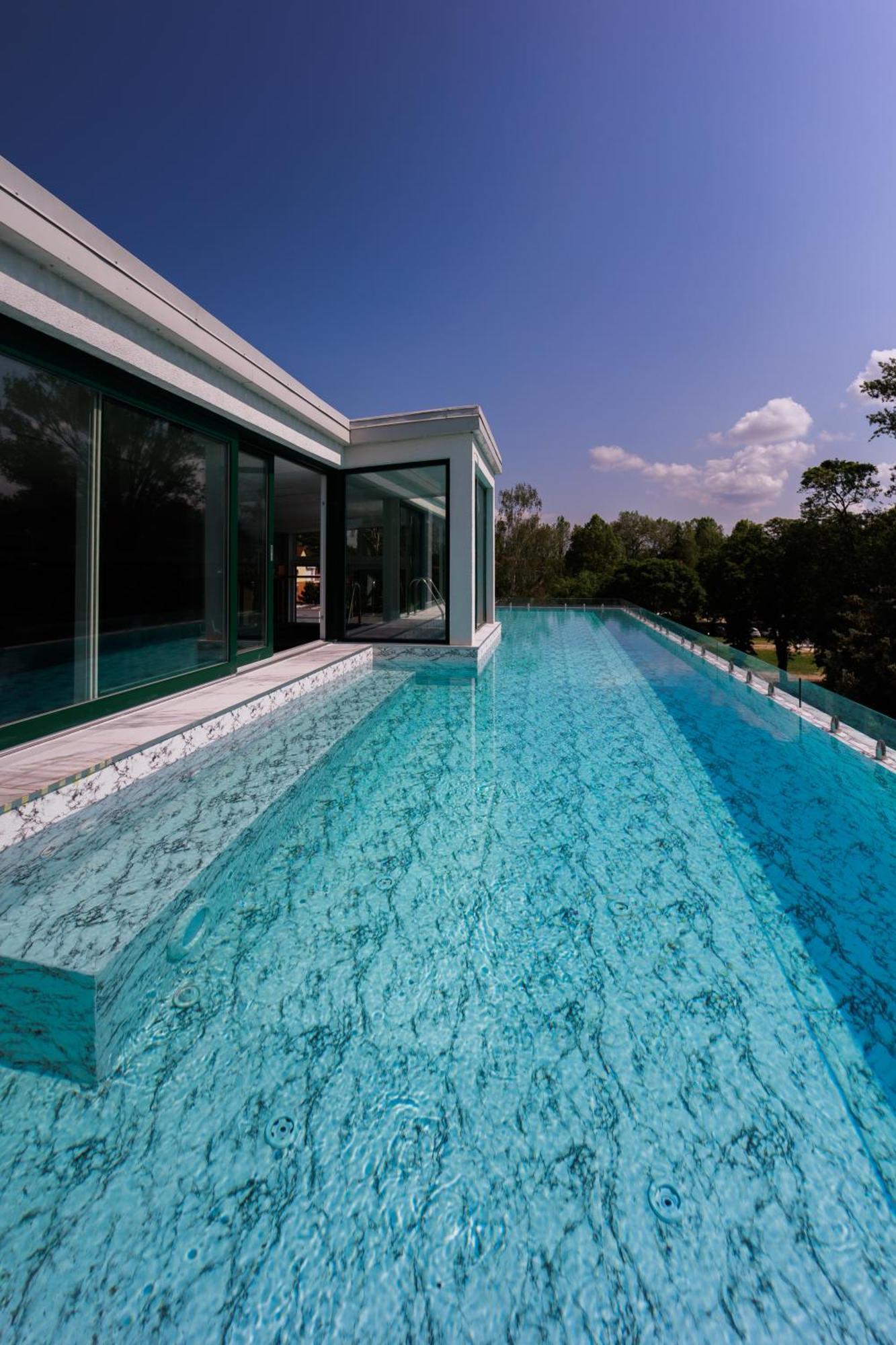 Villa Bauhaus Wellness Apart-Hotel Шіофок Екстер'єр фото