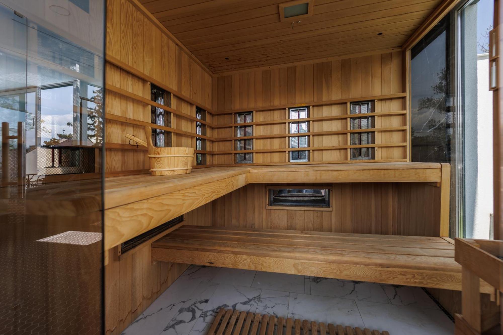 Villa Bauhaus Wellness Apart-Hotel Шіофок Екстер'єр фото